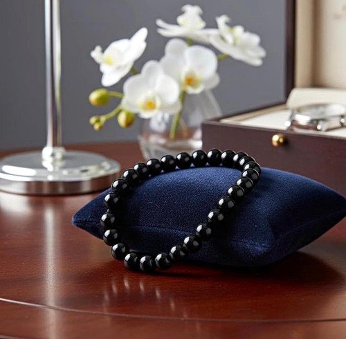 Schwarzes perlenarmband mit - schwarzes,